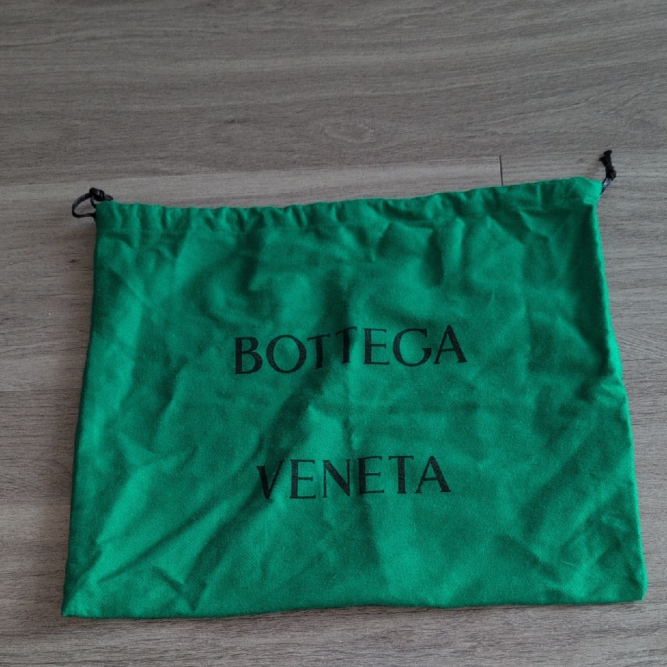 Bottega Veneta Vibrant Green Pouch